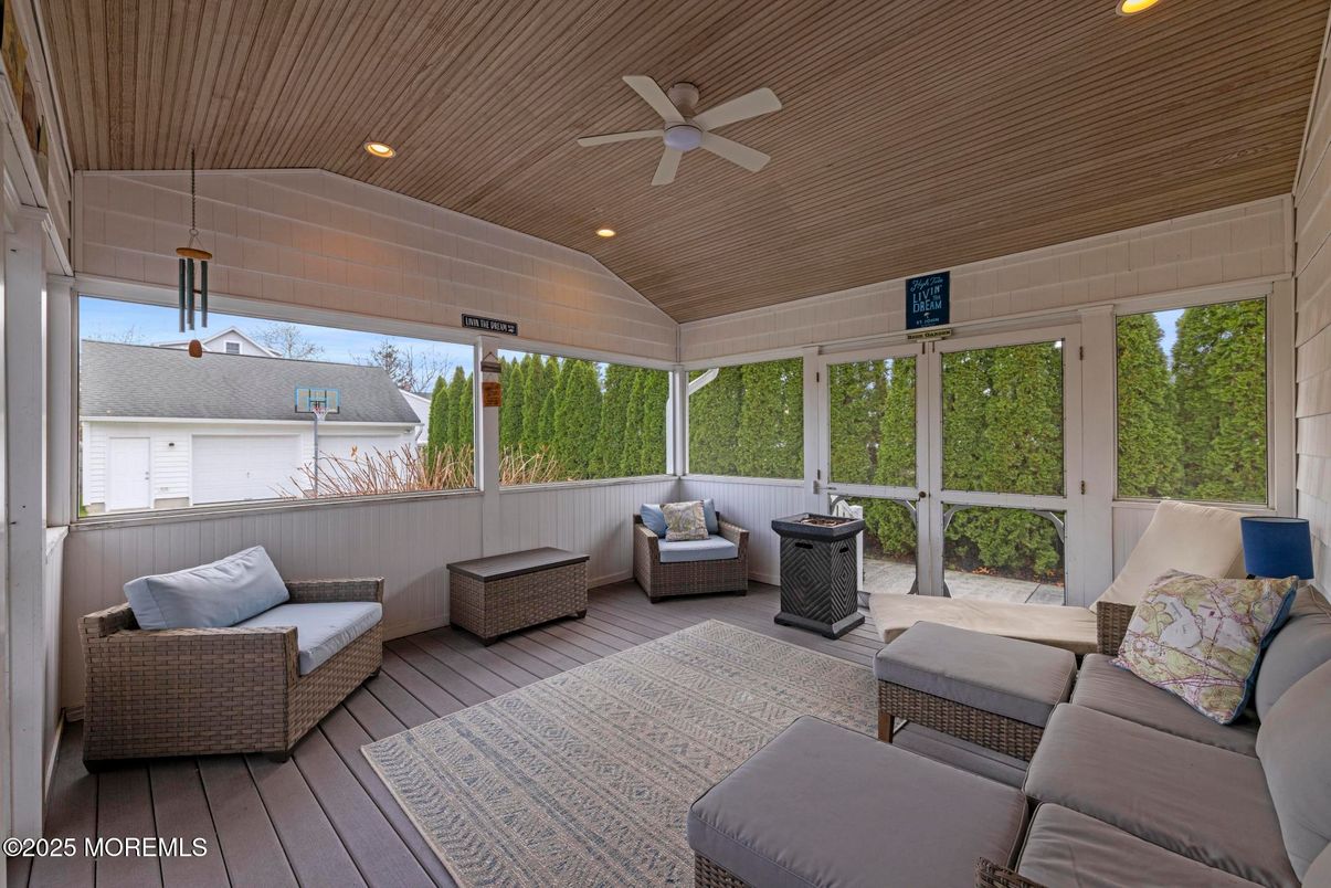 Interior, Living room, Pendant Lights, Recessed Lighting, Sun Room