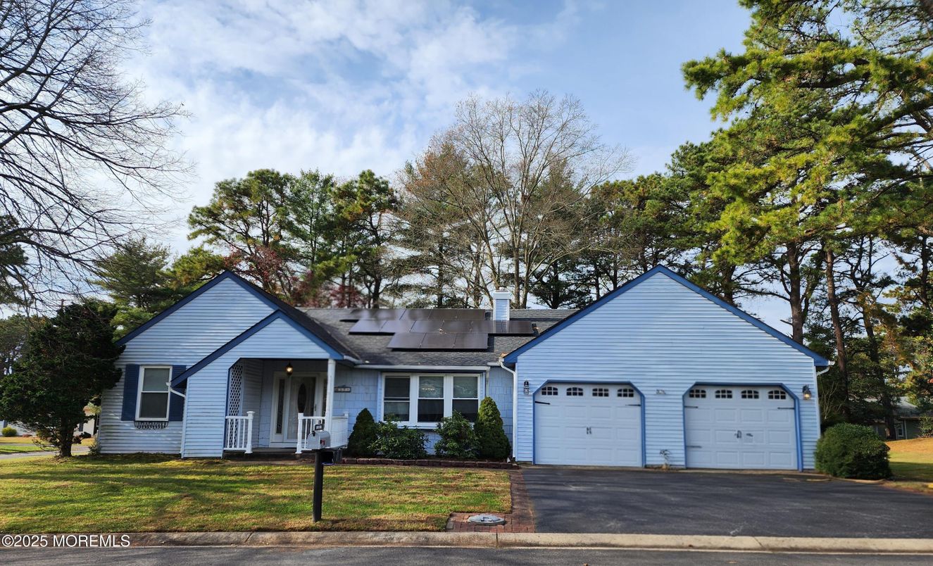 Attached, Exterior, Facade, Ranch