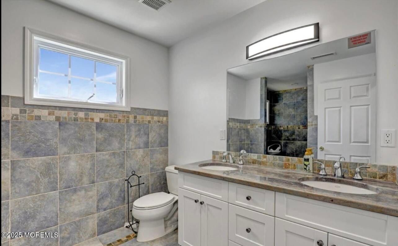 Bathroom, Dual Sink Vanities, Interior