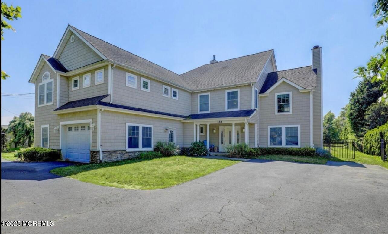 Attached, Exterior, Facade, Farmhouse