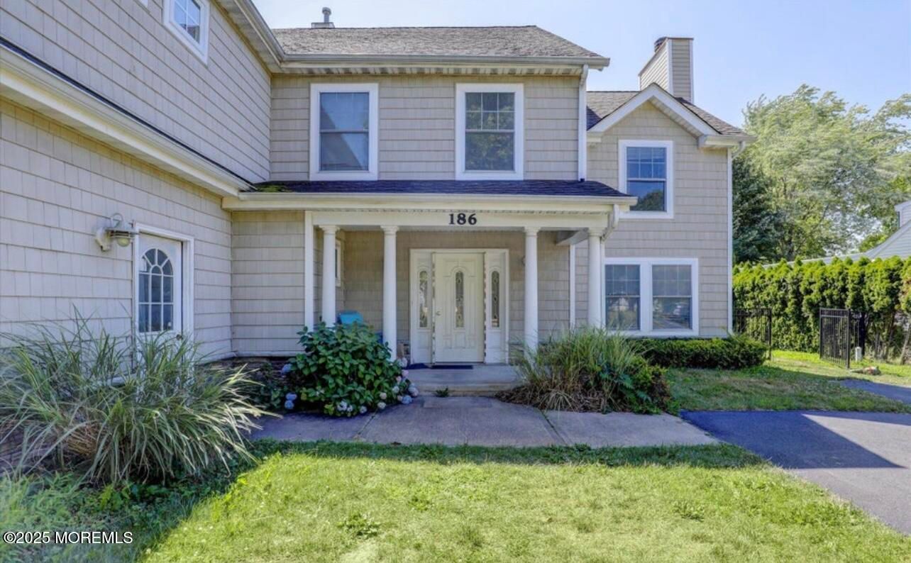 Exterior, Facade, None