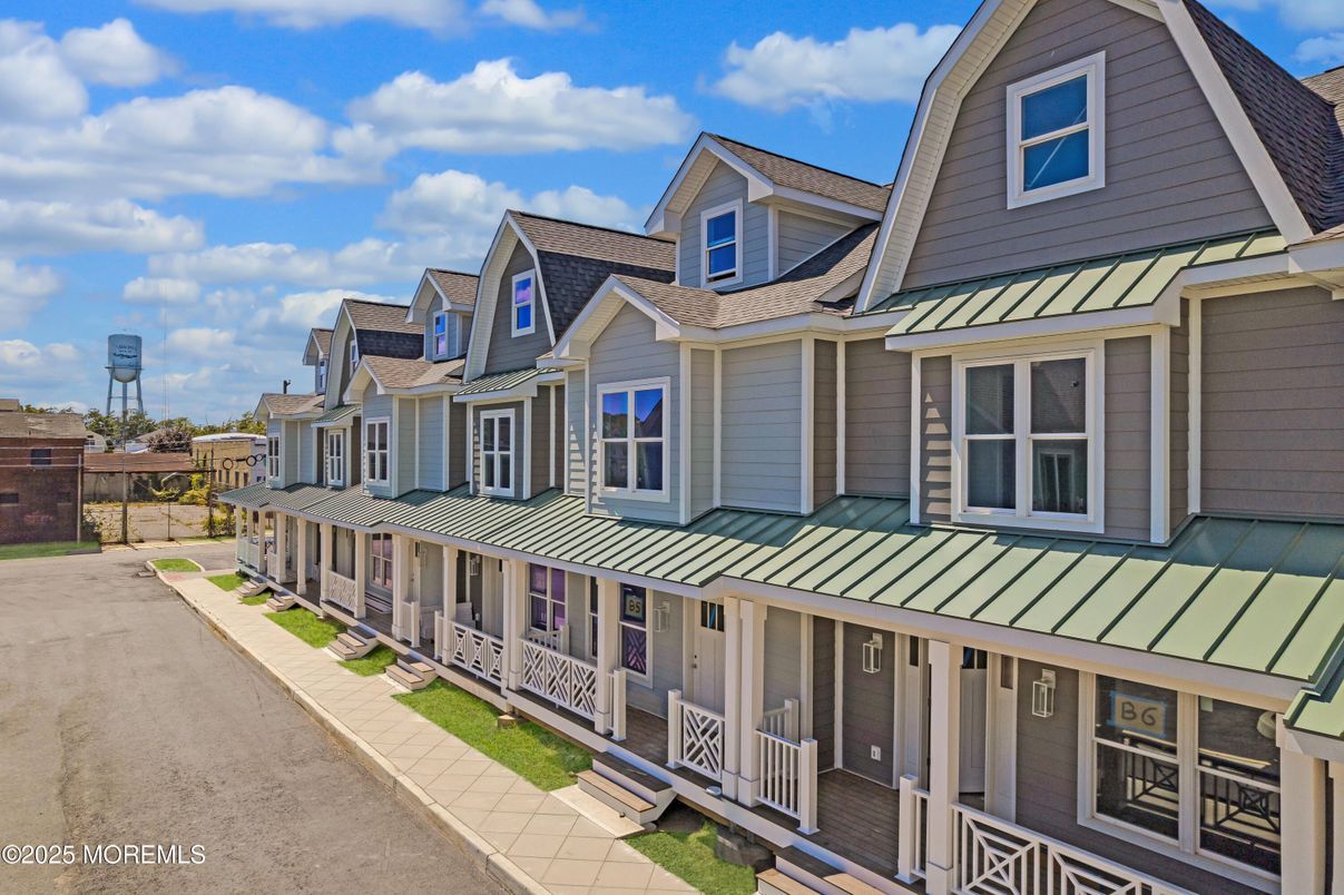 Exterior, Facade, Queen Anne Victorian