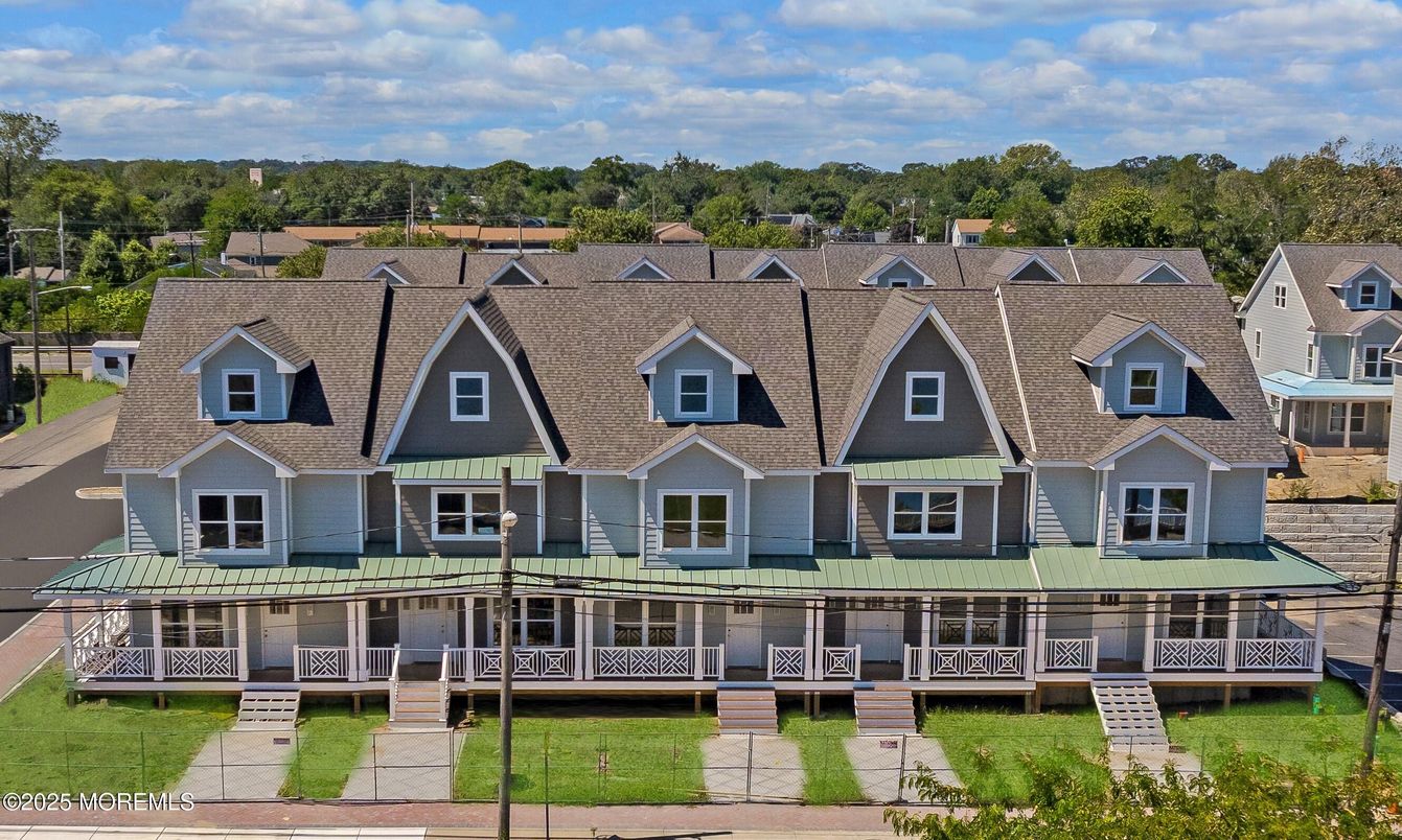 Exterior, Facade, Rowhouse