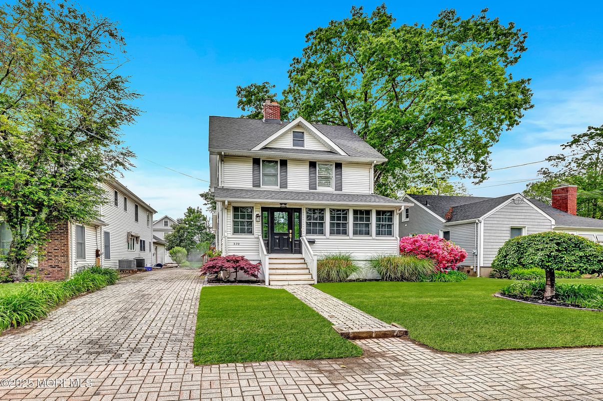 Exterior, Facade, Queen Anne Victorian