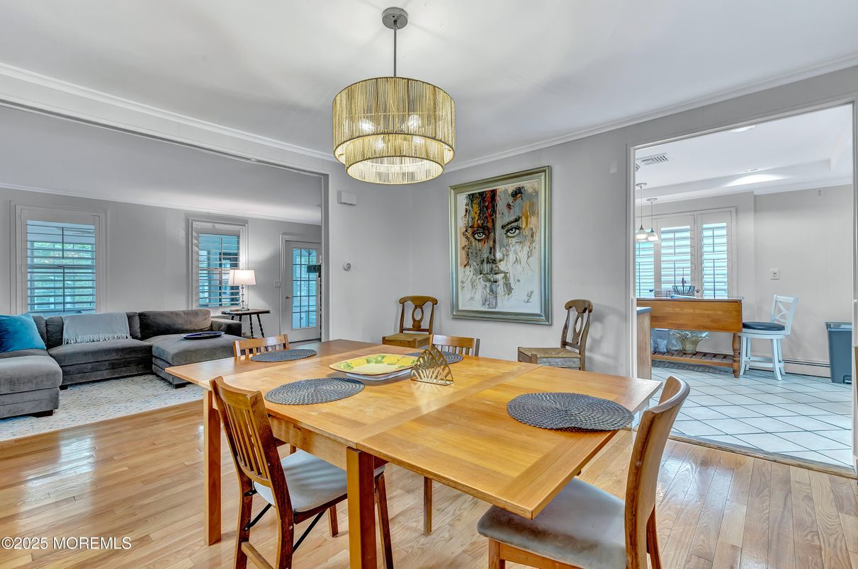 Chandelier, Dining room, Interior, Living room, Pendant Lights, Wood Texture Flooring