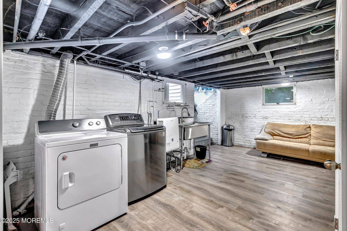 Interior, Stone Walls, Utility Closets, Washer, Wood Texture Flooring