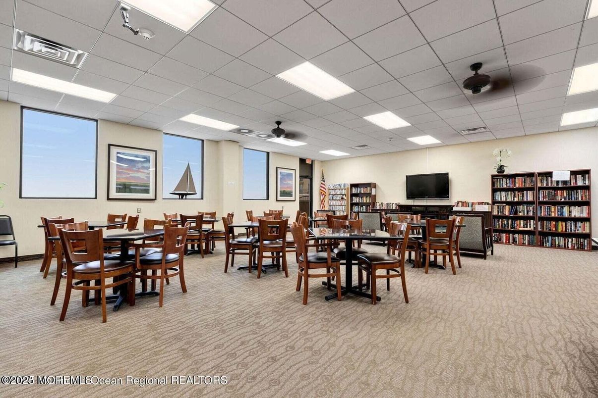 Dining room, Interior, Recessed Lighting