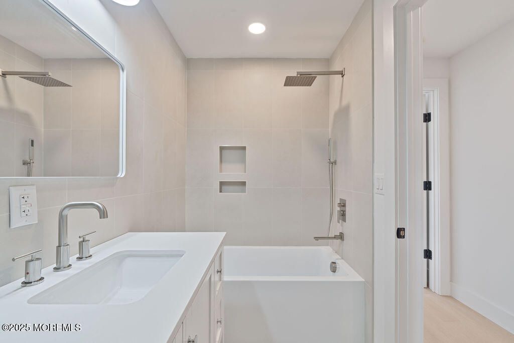 Bathroom, Interior, Recessed Lighting, Wood Texture Flooring