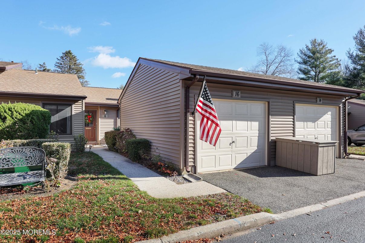 Detached Garage, Exterior