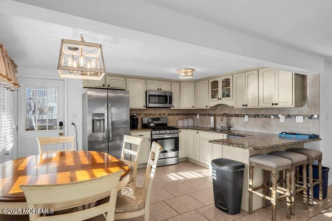 Dining room, Interior, Kitchen, Pendant Lights, Stainless Steel Appliances