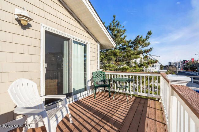Exterior, Wood Texture Flooring