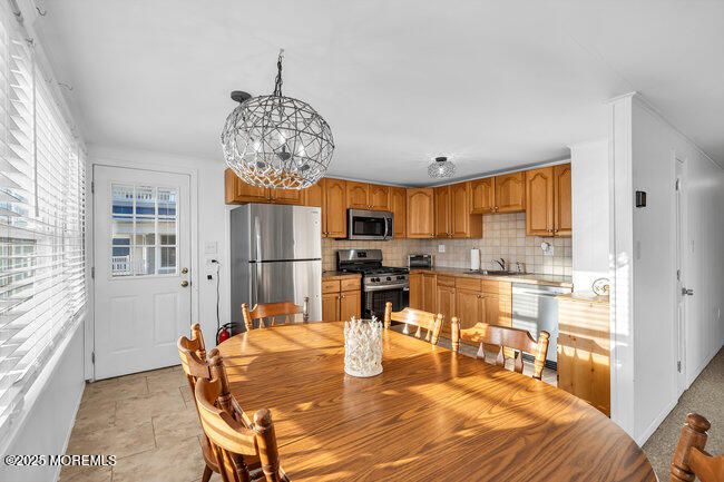 Dining room, Interior, Kitchen, Pendant Lights, Stainless Steel Appliances