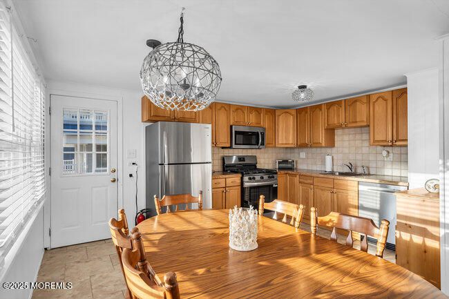 Dining room, Interior, Kitchen, Pendant Lights, Stainless Steel Appliances