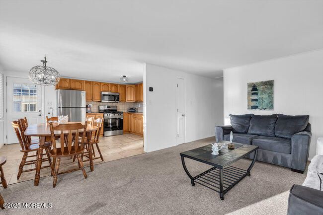 Chandelier, Dining room, Interior, Kitchen, Living room, Stainless Steel Appliances