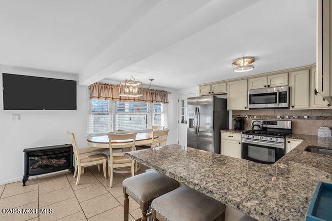 Dining room, Interior, Kitchen, Pendant Lights, Stainless Steel Appliances