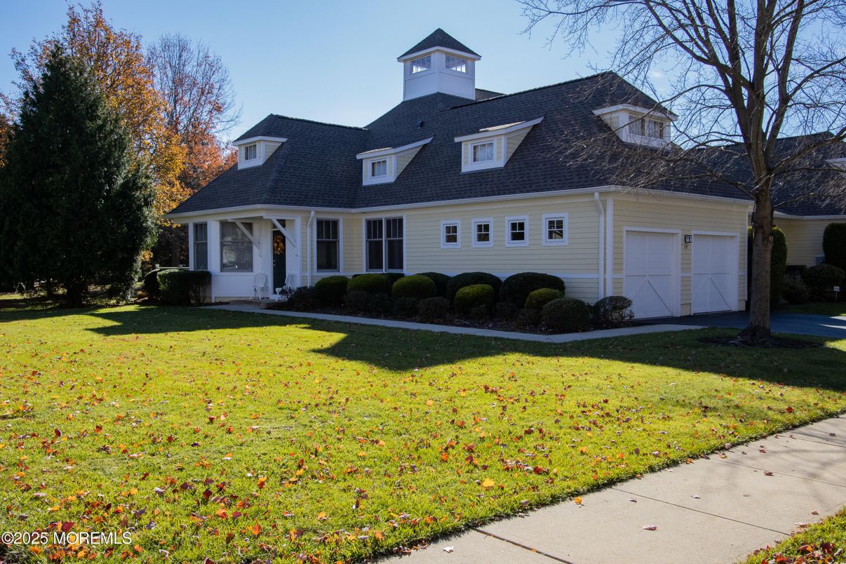 Attached, Exterior, Facade, Cape Cod