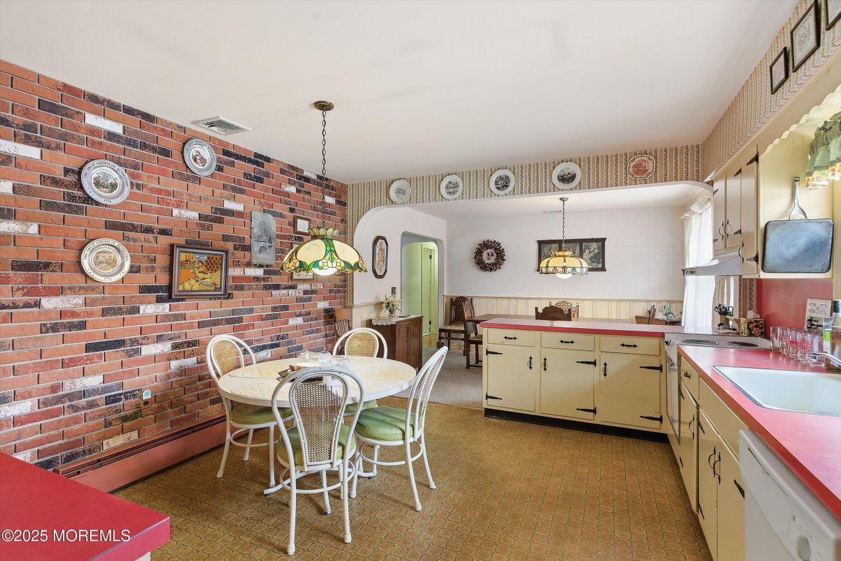 Dining room, Interior, Kitchen, Pendant Lights, Stone Walls