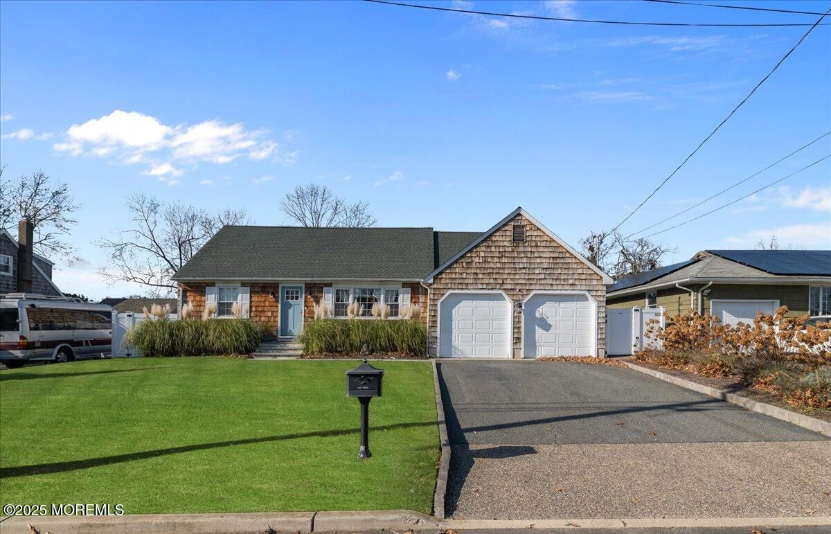 Attached, Exterior, Facade, Brick Facade, Cape Cod