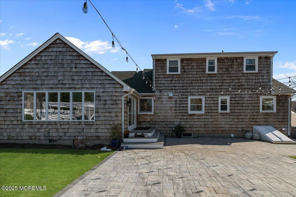 Exterior, Facade, Cape Cod