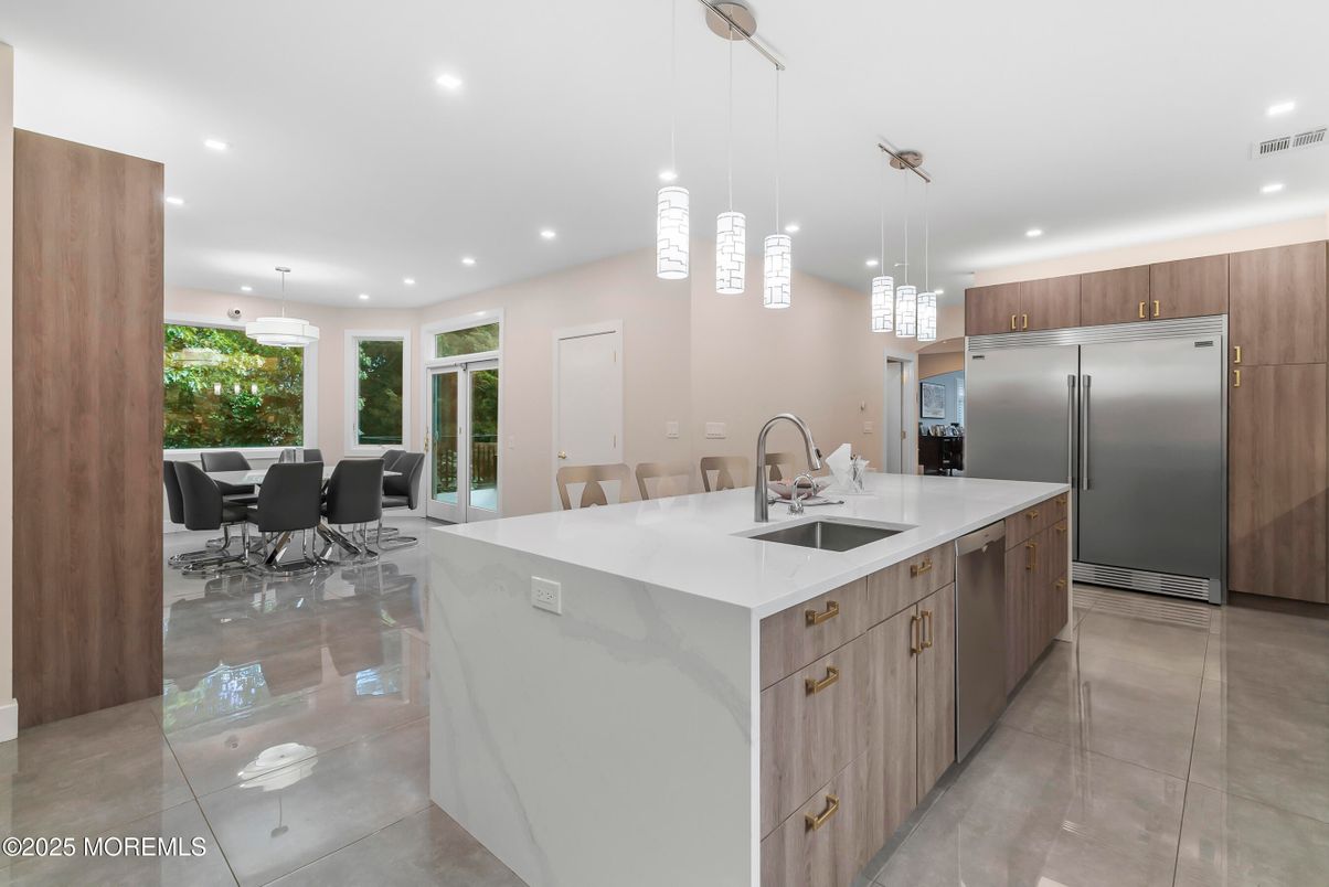 Dining room, Interior, Kitchen, Pendant Lights, Recessed Lighting, Stainless Steel Appliances
