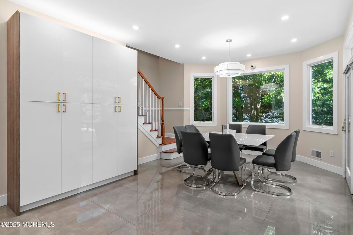 Dining room, Interior, Pendant Lights, Recessed Lighting