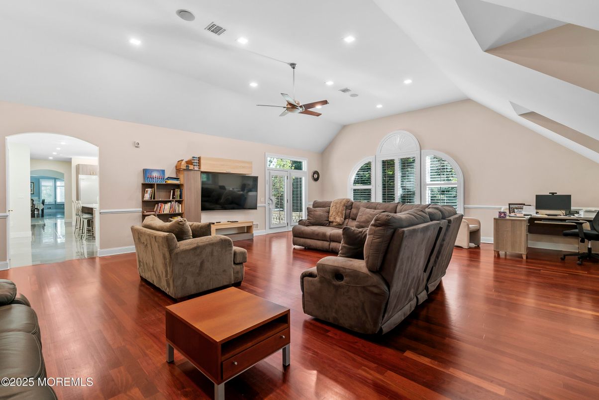 Home Office, Interior, Living room, Recessed Lighting, Wood Texture Flooring