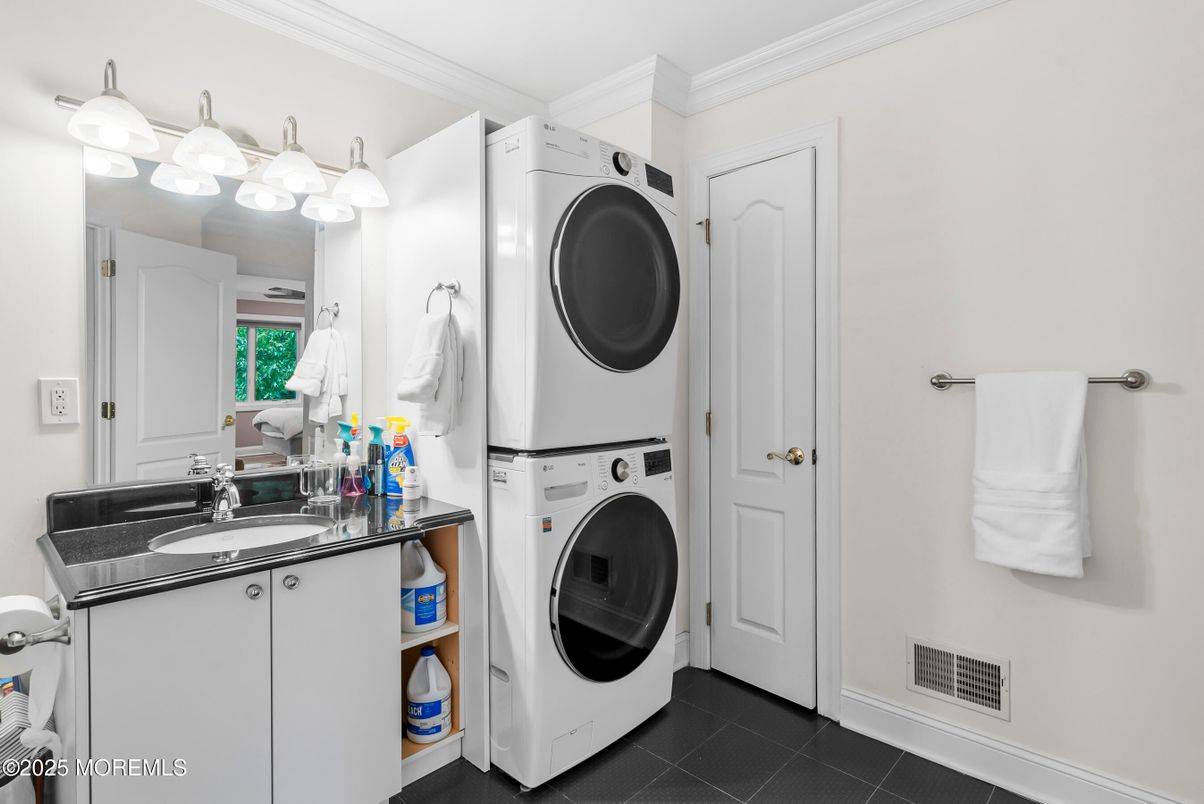 Bathroom, Interior, Utility Closets, Washer