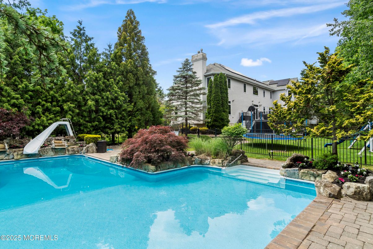 Exterior, Playground, Pool
