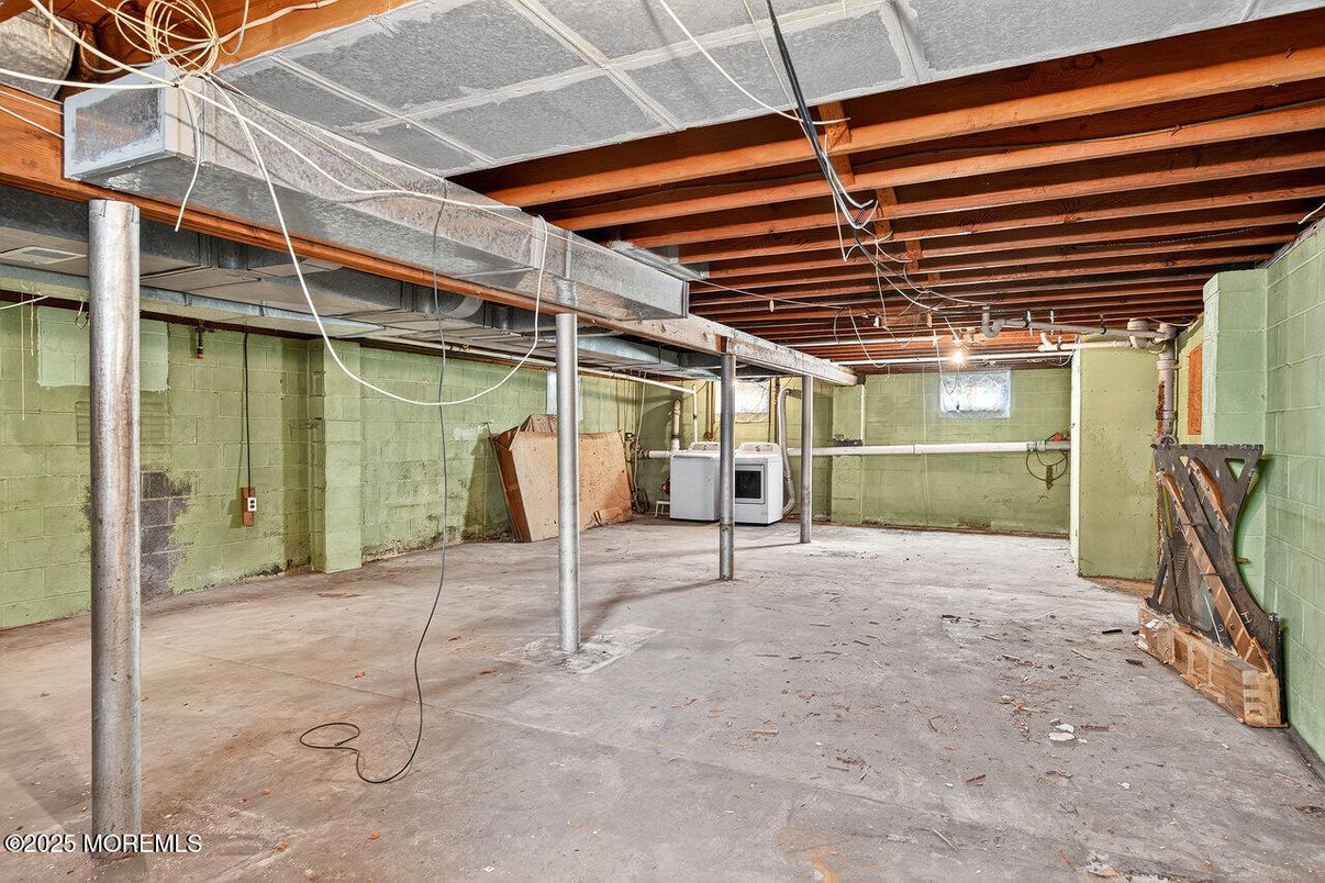 Interior, Washer, Wooden Beams
