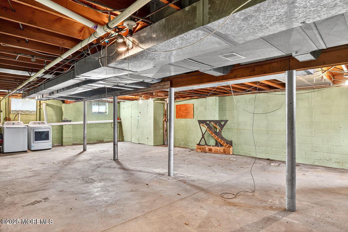 Interior, Washer, Wooden Beams