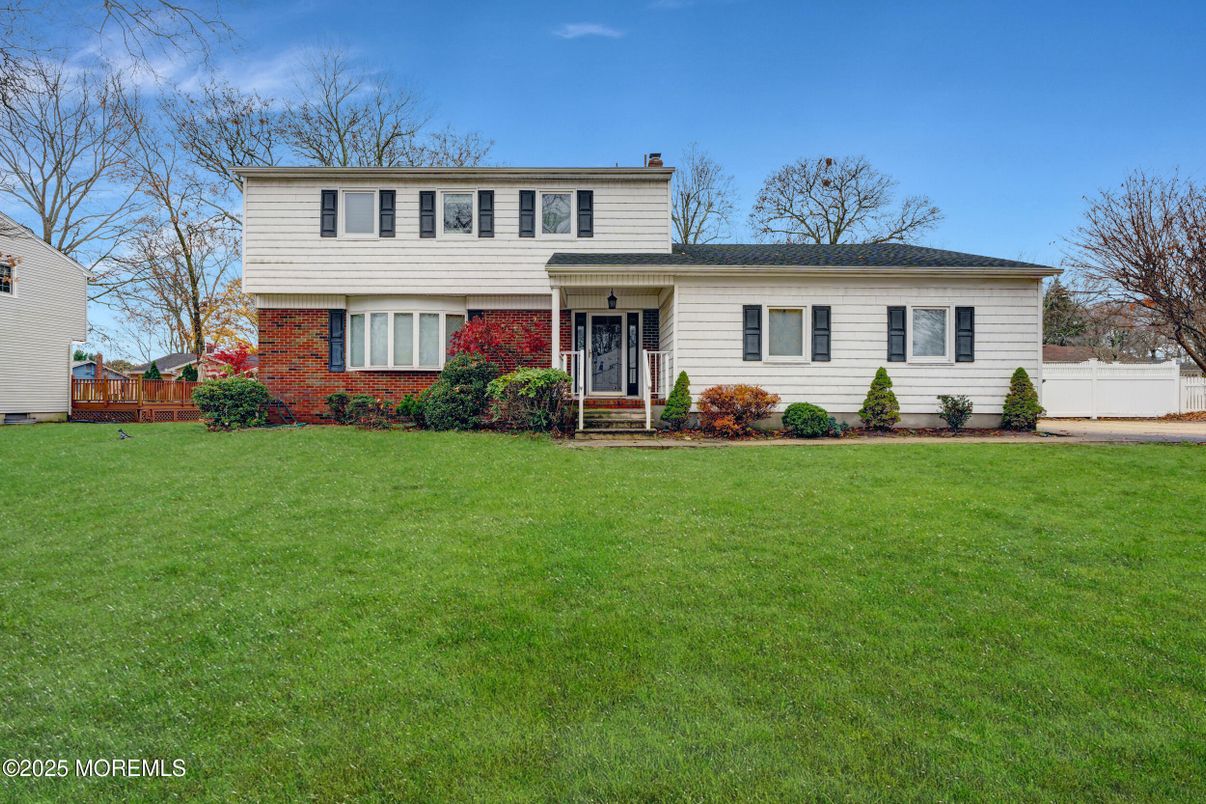 Exterior, Facade, Brick Facade, Split Level