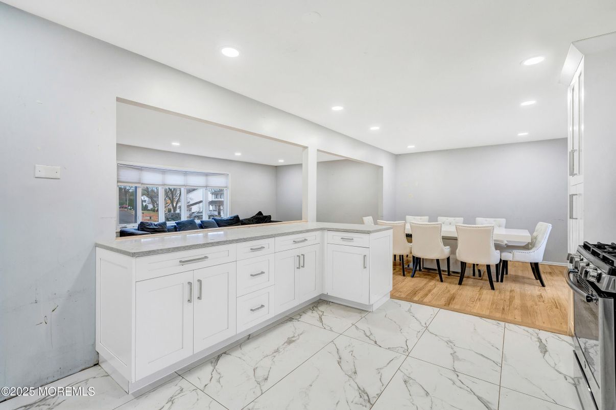 Dining room, Interior, Kitchen, Marble, Recessed Lighting