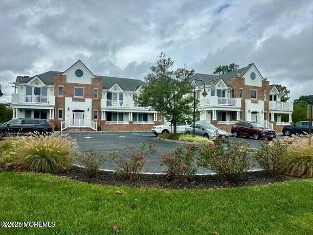 Exterior, Facade, Brick Facade, Rowhouse