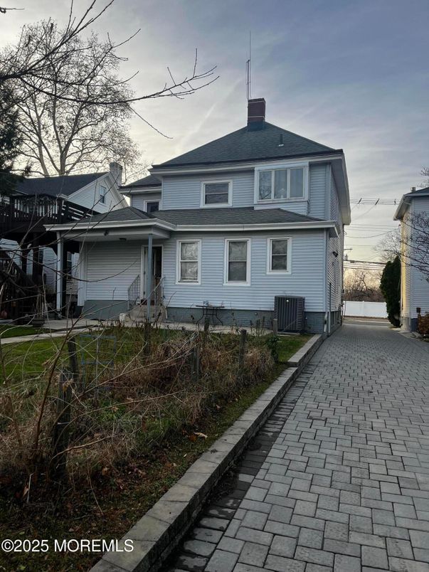 Attached, Backyard, Exterior, Facade, Queen Anne Victorian