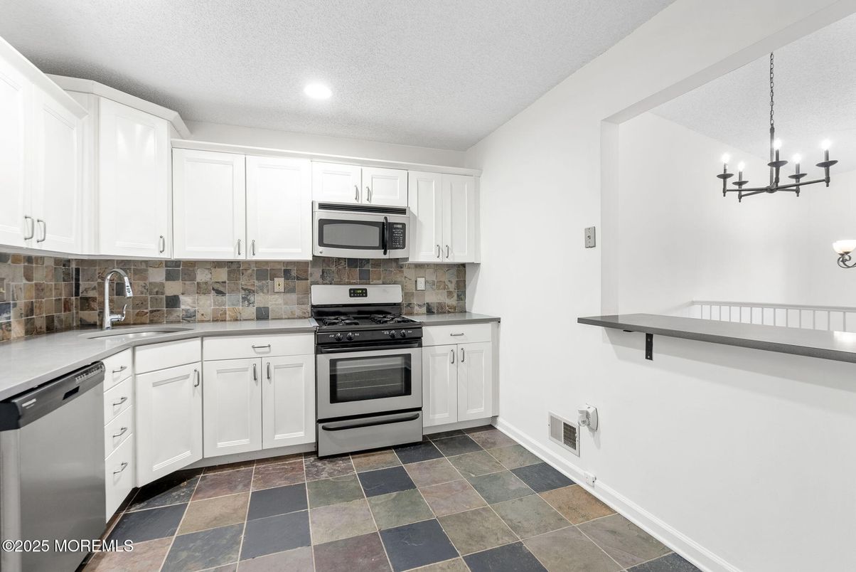 Chandelier, Interior, Kitchen, Recessed Lighting, Stainless Steel Appliances