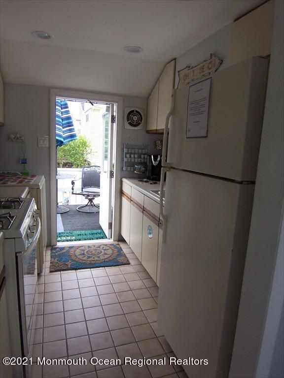 Interior, Kitchen, Recessed Lighting, Washer