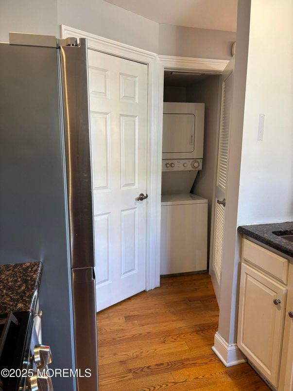 Interior, Utility Closets, Washer, Wood Texture Flooring