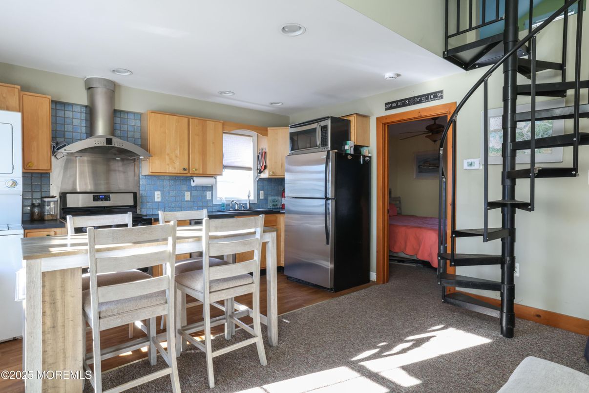Dining room, Interior, Kitchen, Recessed Lighting, Stainless Steel Appliances