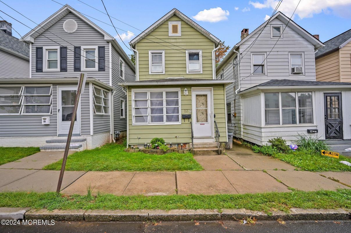 Exterior, Facade, Rowhouse