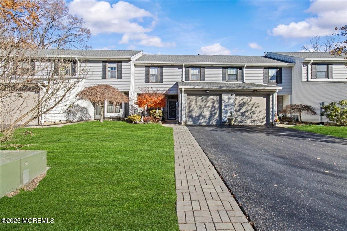 Attached, Exterior, Facade, Raised Ranch