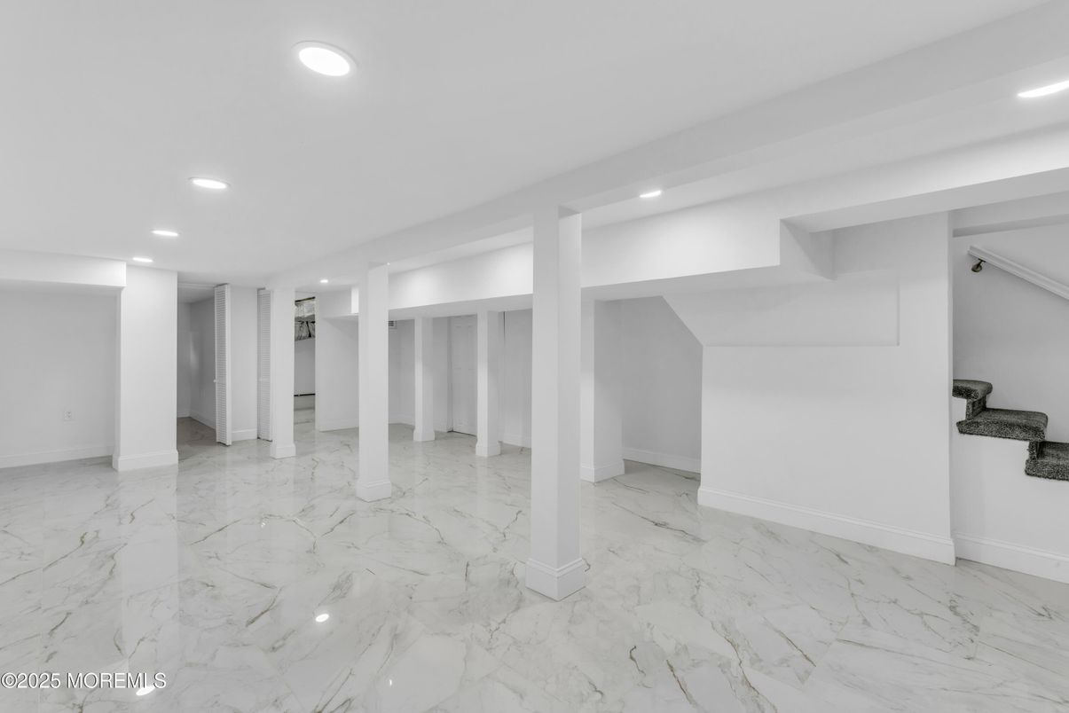 Empty room, Interior, Marble, Recessed Lighting