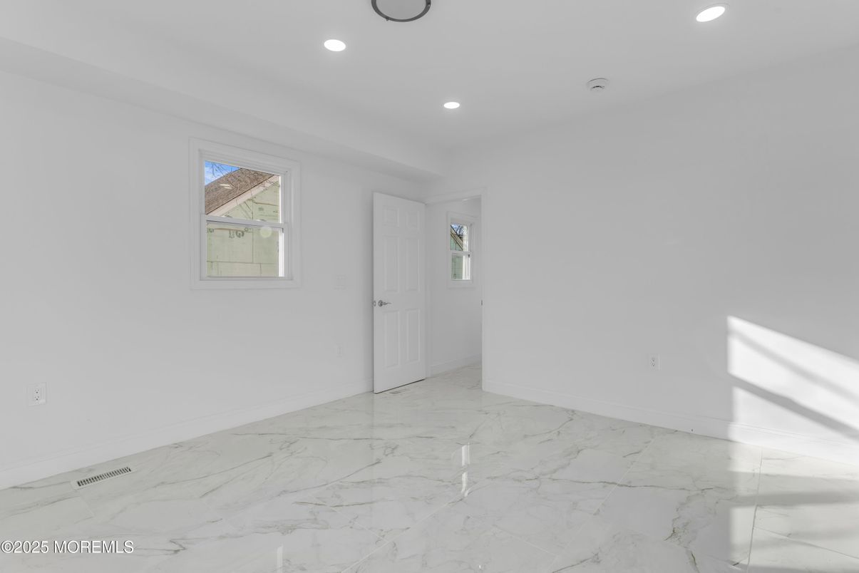 Empty room, Interior, Marble, Recessed Lighting