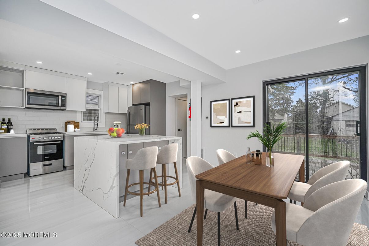 Dining room, Interior, Kitchen, Recessed Lighting, Stainless Steel Appliances