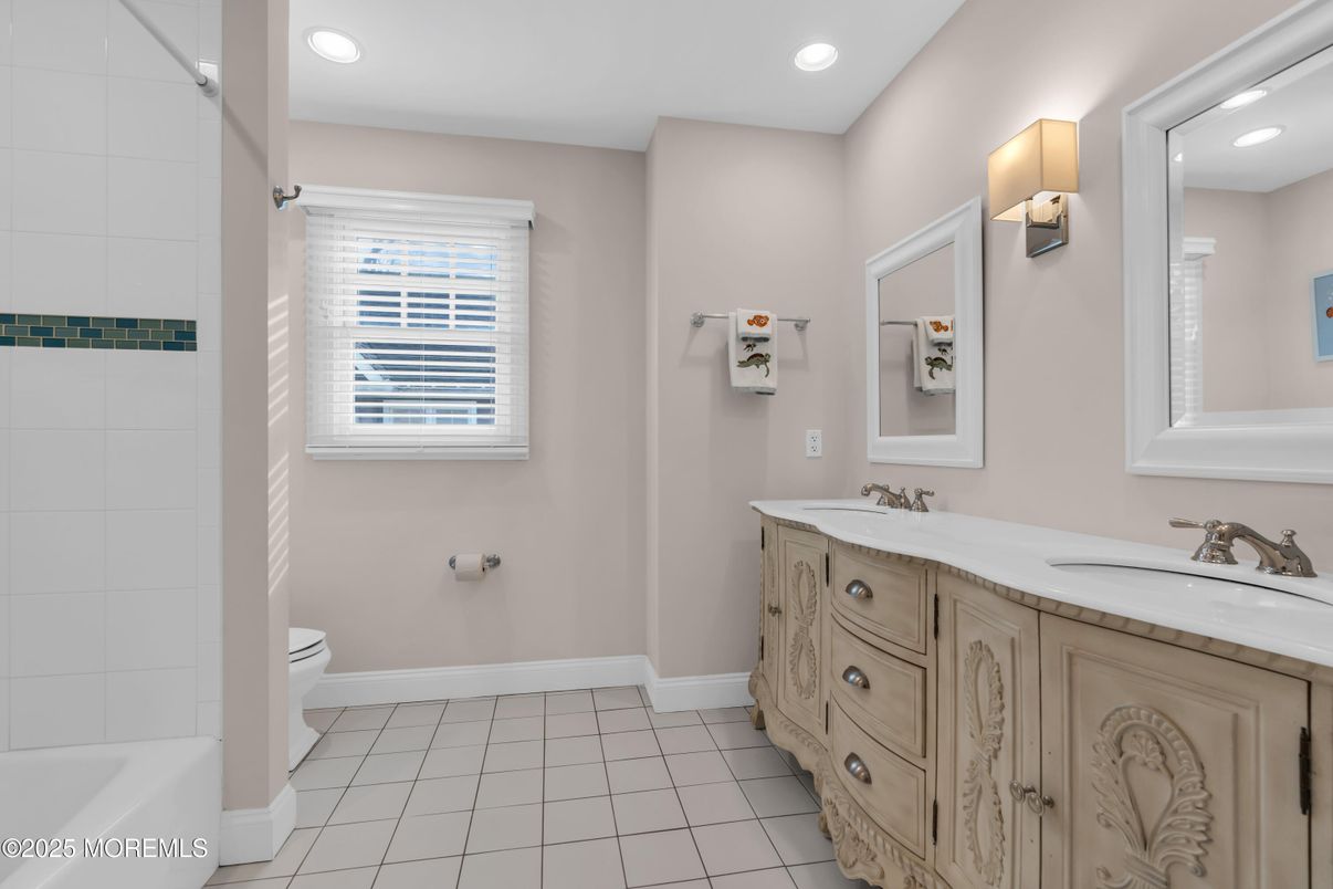 Bathroom, Dual Sink Vanities, Interior, Recessed Lighting