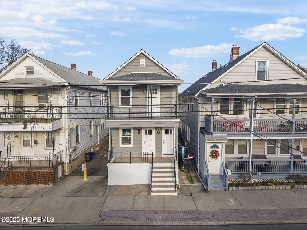 Exterior, Facade, Queen Anne Victorian
