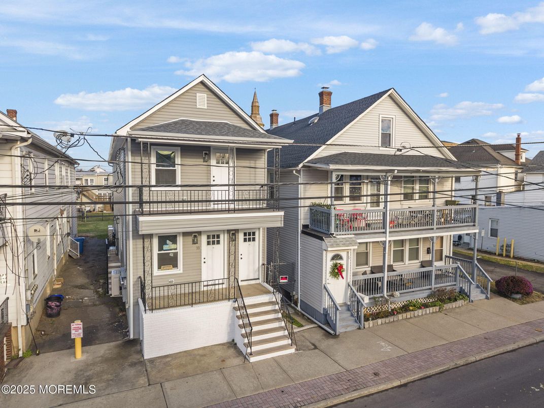 Exterior, Facade, Queen Anne Victorian