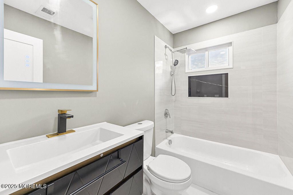 Bathroom, Interior, Recessed Lighting