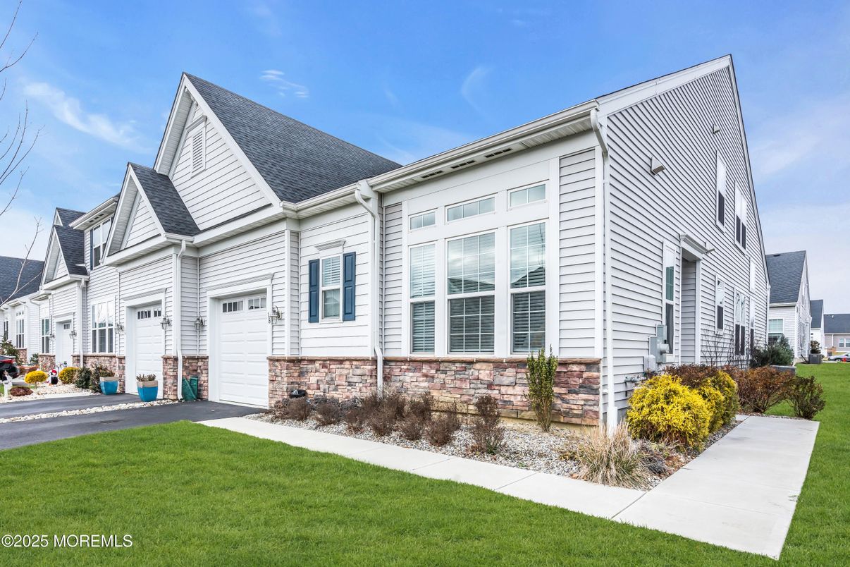 Attached, Exterior, Facade, Farmhouse