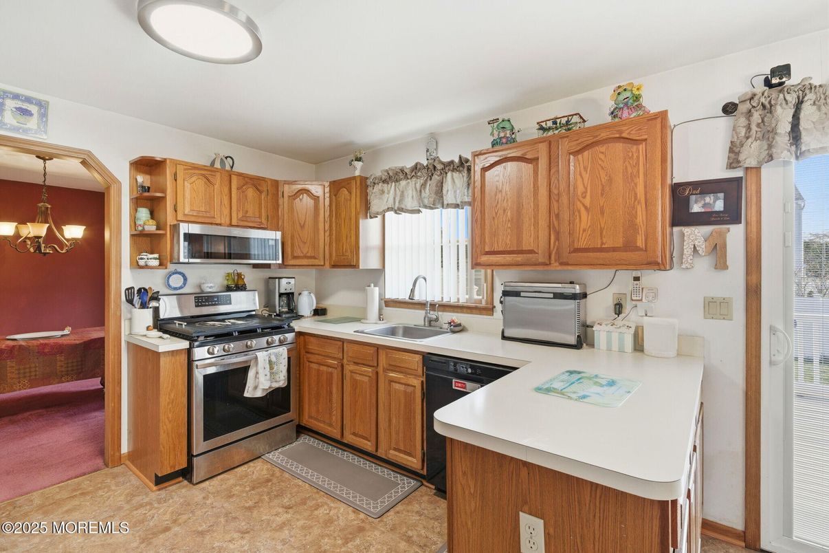 Chandelier, Interior, Kitchen, Pendant Lights, Stainless Steel Appliances
