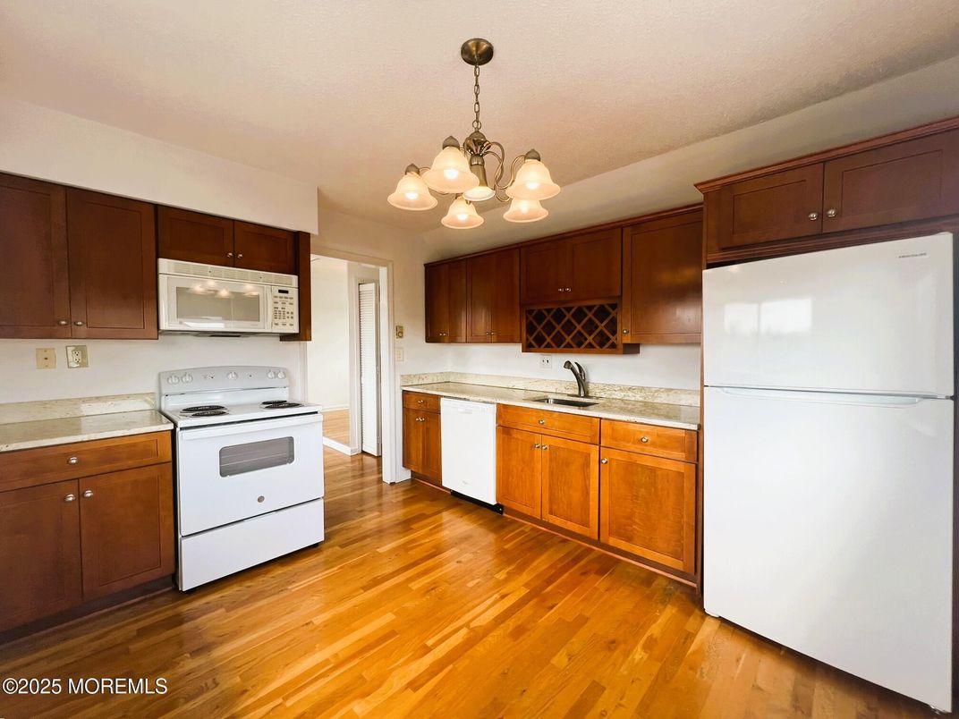 Chandelier, Interior, Kitchen, Wood Texture Flooring